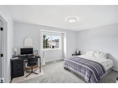 2122 37 AV NW photo 16
