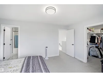 2122 37 AV NW photo 18