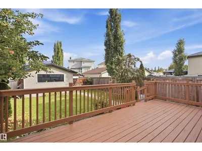2122 37 AV NW photo 33