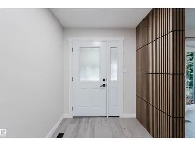 10423 35 AV NW photo 4
