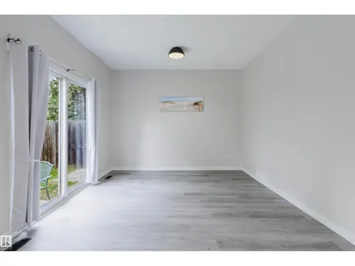 10423 35 AV NW photo 22