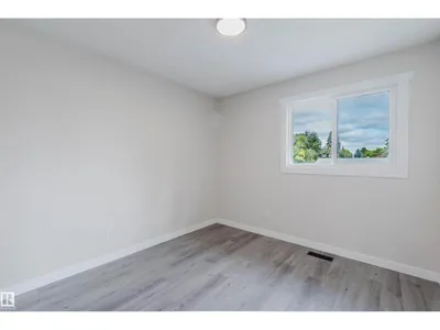 10423 35 AV NW photo 35