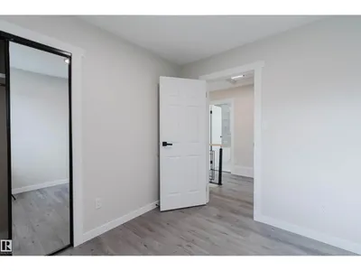 10423 35 AV NW photo 32