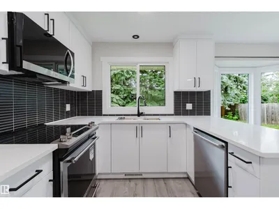 10423 35 AV NW photo 16