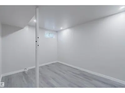 10423 35 AV NW photo 46