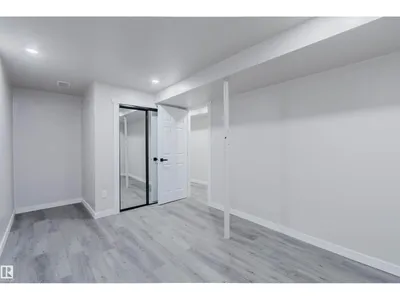 10423 35 AV NW photo 50