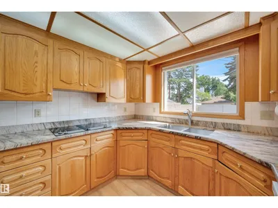 10155 74 ST NW photo 14