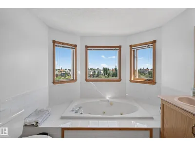 15819 58 ST NW photo 29