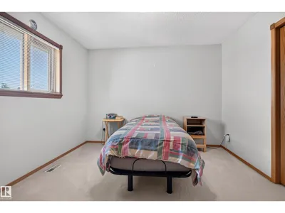 15819 58 ST NW photo 40