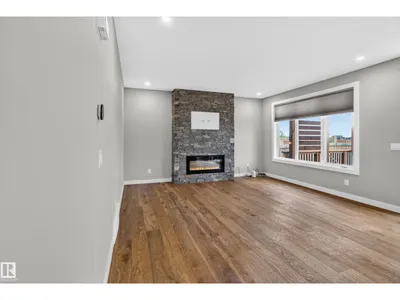 20107 15 AV NW photo 18
