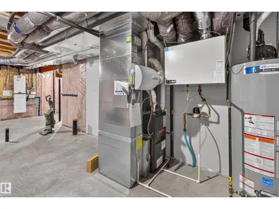 20107 15 AV NW photo 44