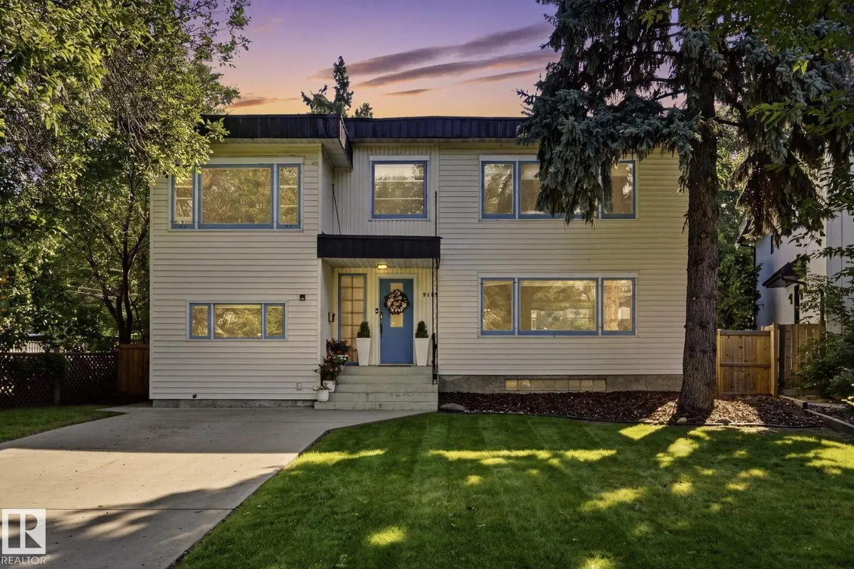 9107 118 ST NW exterior