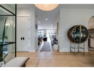 10228 130 ST NW photo 10