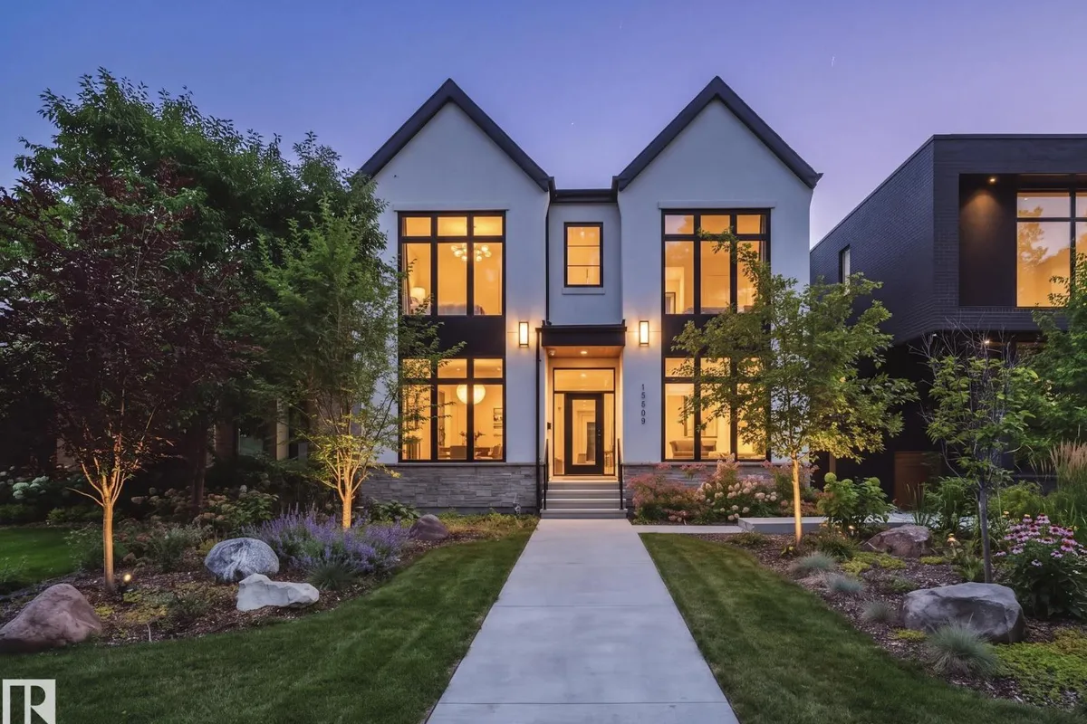 10228 130 ST NW exterior