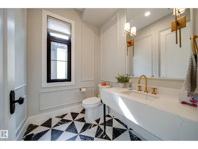 10228 130 ST NW photo 7