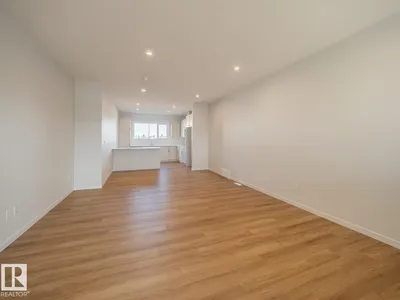 19612 30 AV NW photo 13
