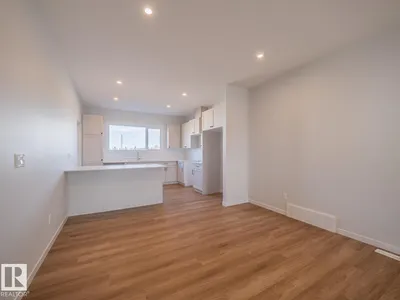 19612 30 AV NW photo 12