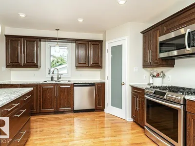 5924 11 AV NW photo 14