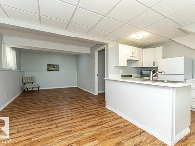 5924 11 AV NW photo 29