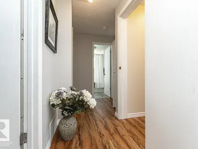 5924 11 AV NW photo 31