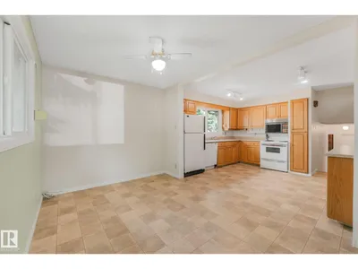 21 FLEETWOOD CR photo 36