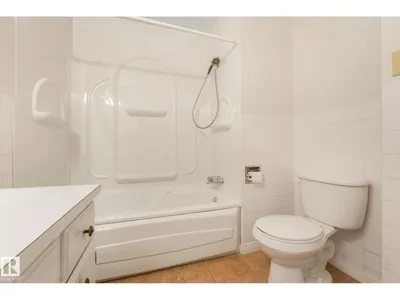 21 FLEETWOOD CR photo 59