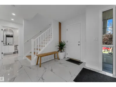 3135 24 AV NW photo 12