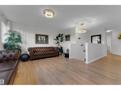 3135 24 AV NW photo 26