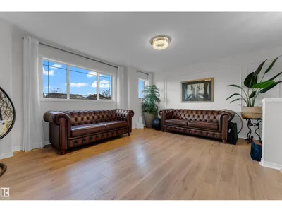 3135 24 AV NW photo 27