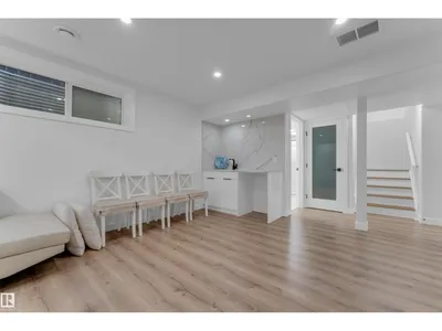 3135 24 AV NW photo 38