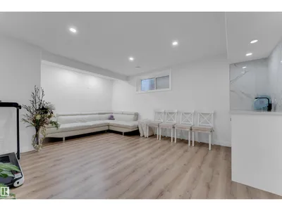 3135 24 AV NW photo 39