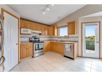 5119 157 AV NW photo 7