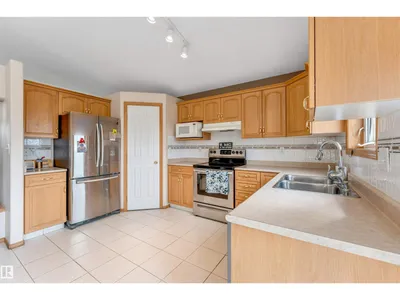 5119 157 AV NW photo 8