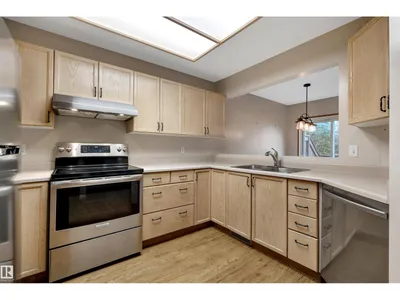 7557 188 ST NW photo 15
