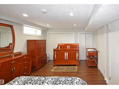 9657 68A ST NW photo 28