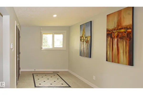 9657 68A ST NW photo 3