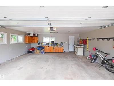 9657 68A ST NW photo 33