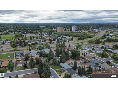9657 68A ST NW photo 44