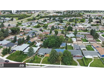 9657 68A ST NW photo 45
