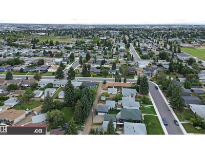 9657 68A ST NW photo 46