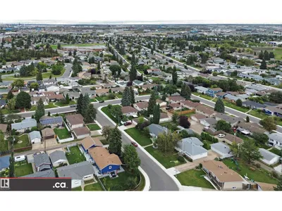 9657 68A ST NW photo 47