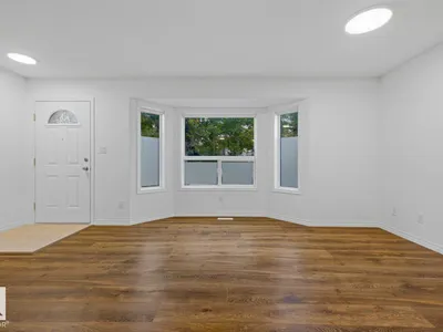 11120 132 ST NW photo 4