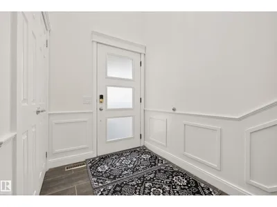 11827 8 AV NW photo 5