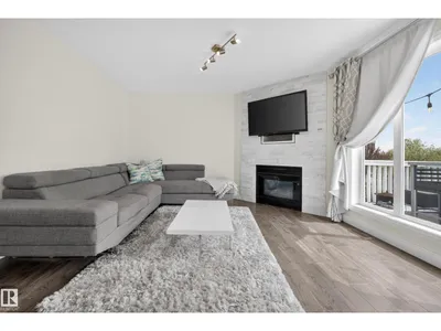 11827 8 AV NW photo 12