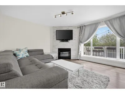 11827 8 AV NW photo 11
