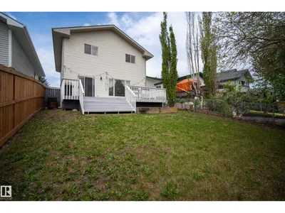 11827 8 AV NW photo 32