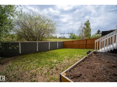 11827 8 AV NW photo 34