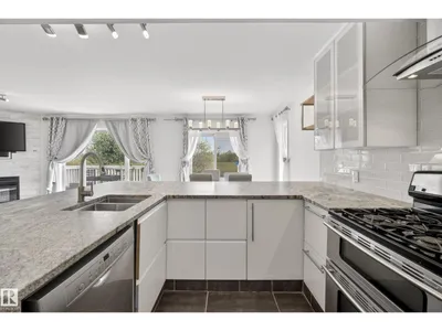 11827 8 AV NW photo 8
