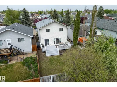 11827 8 AV NW photo 42