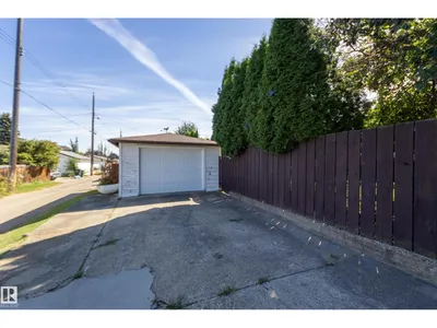 4820 109 AV NW photo 38
